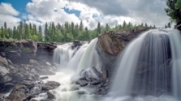 Skandynawska natura zachwyca, a prowadzące do takich miejsc drogi są w bardzo dobrym stanie - zdjęcie 2